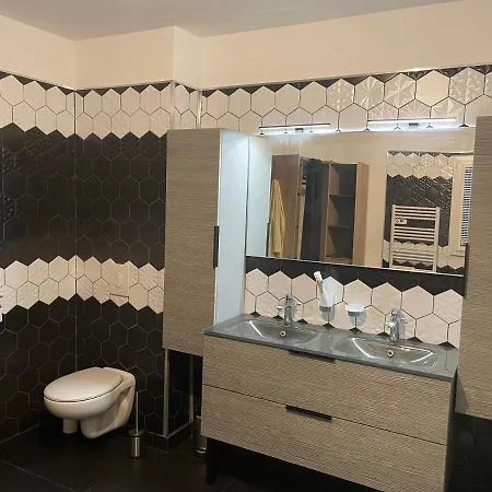 Meuble De Tourisme Martinet Отель Venejan